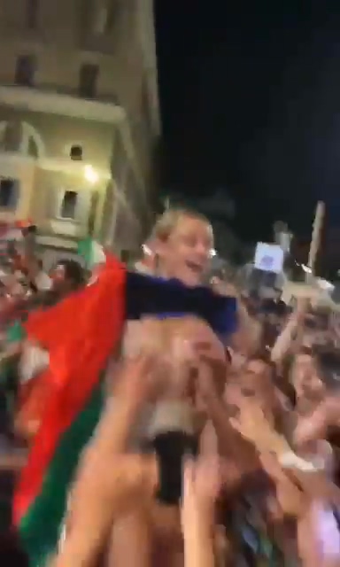 Celebration from the Italy fans in Rome .mp4_000001.199.jpg