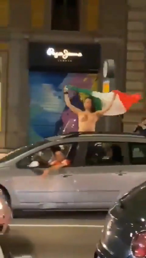 The celebration of the Italians continue .mp4_000001.981.jpg